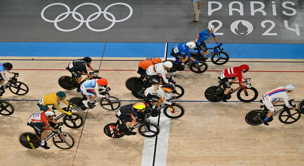 Riders compete in the men's track cycling madison final of the Paris 2024 Olympic Games at the Saint-Quentin-en-Yvelines National Velodrome in Montigny-le-Bretonneux, south-west of Paris, on August 10, 2024. (Photo by John MACDOUGALL / AFP)