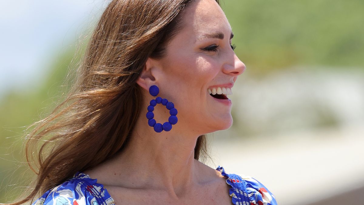 La robe d'été audacieuse de Kate Middleton est un clin d'œil au drapeau du Belize