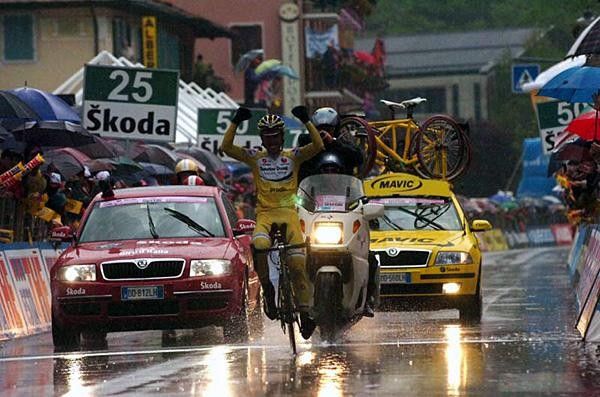 Mayo victorious under the Terme di Comano rain.