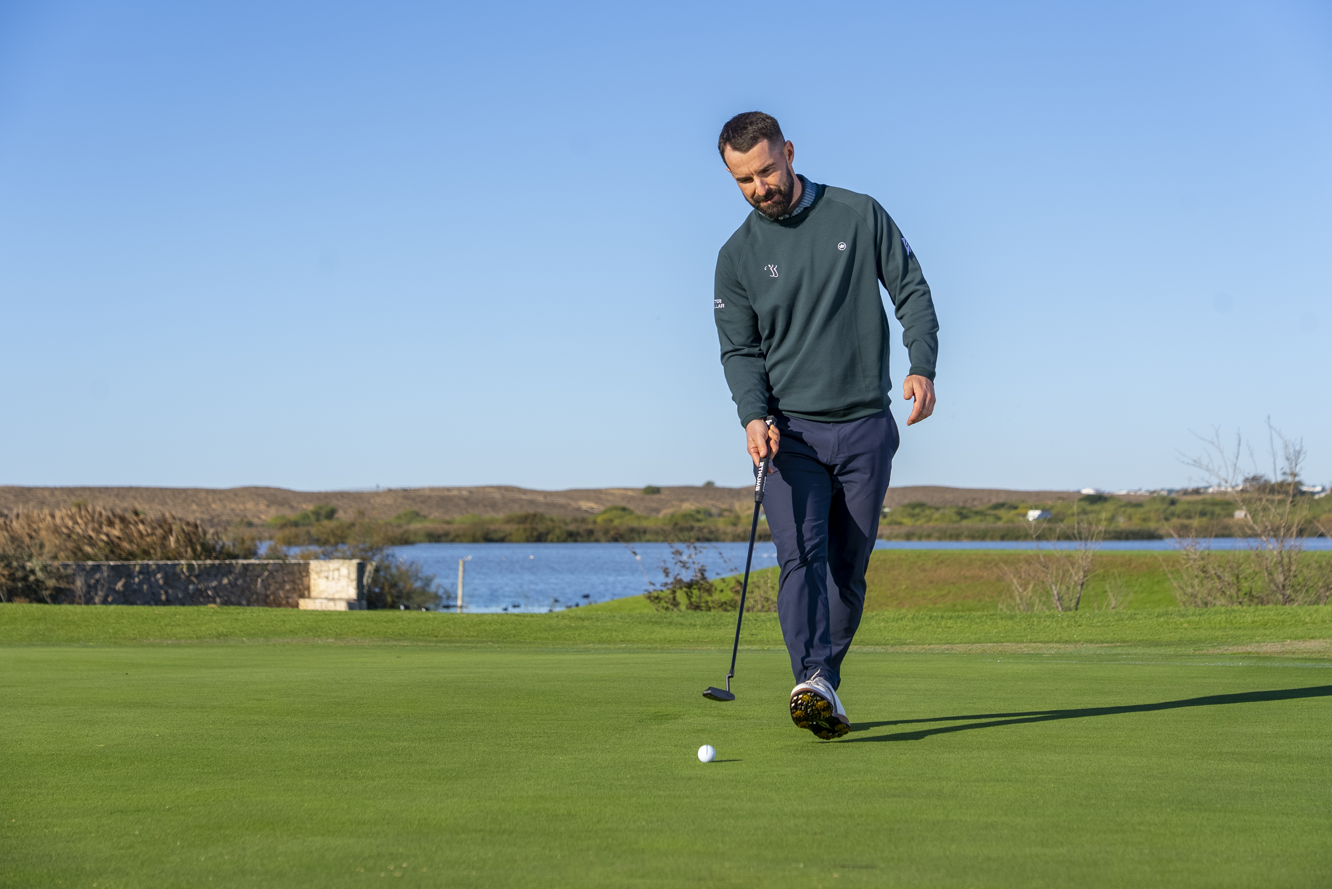 Putting Specialist Coach James Jankowksi stepping in to hit a putt after going through his full process