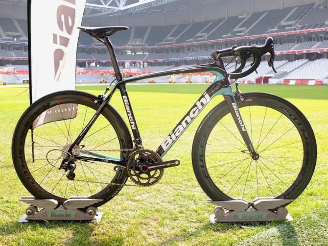 The Infinito CV on a sunny Lille stadium pitch, far from its intended use this Sunday at Paris-Roubaix