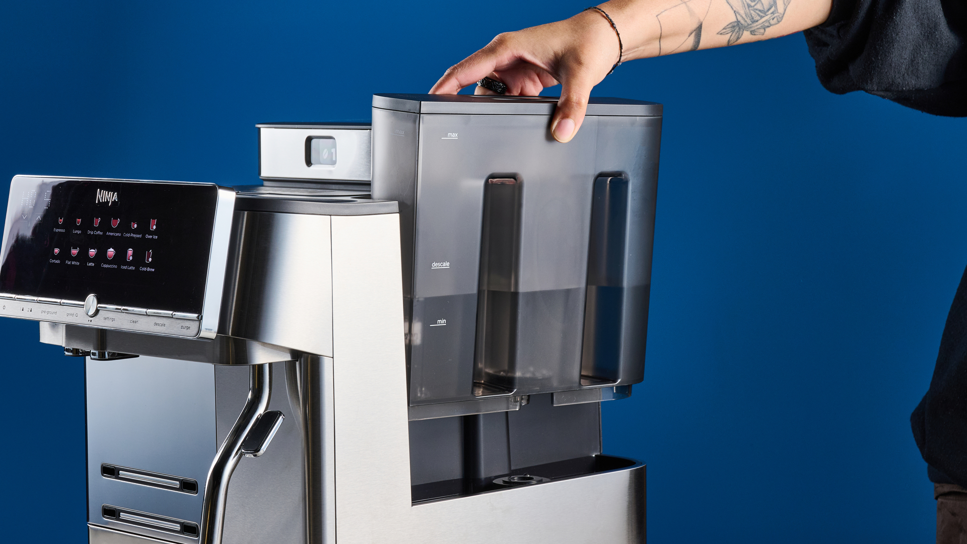 the ninja autobarista pro photographed with the blue tom's guide background