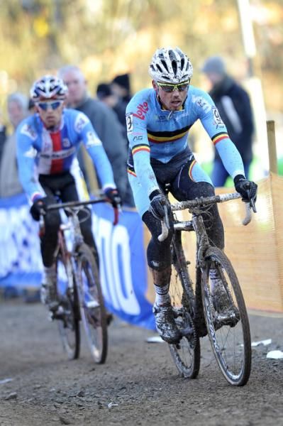 Sven Nys (Belgium) leads Zdenek Stybar (Czech Republic) but not for long
