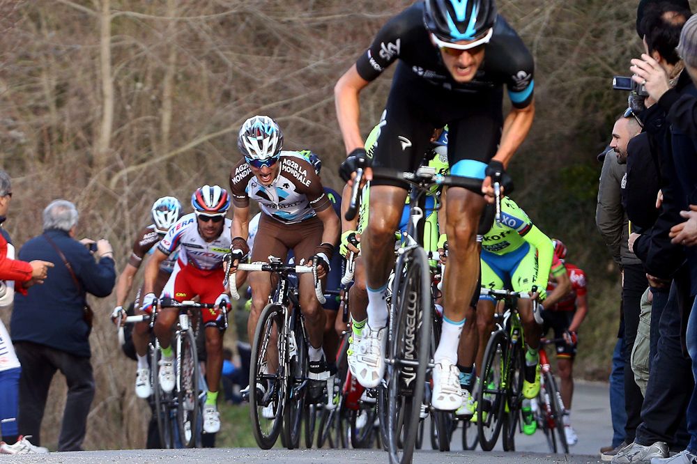 Wout Poels attacks during stage 4.
