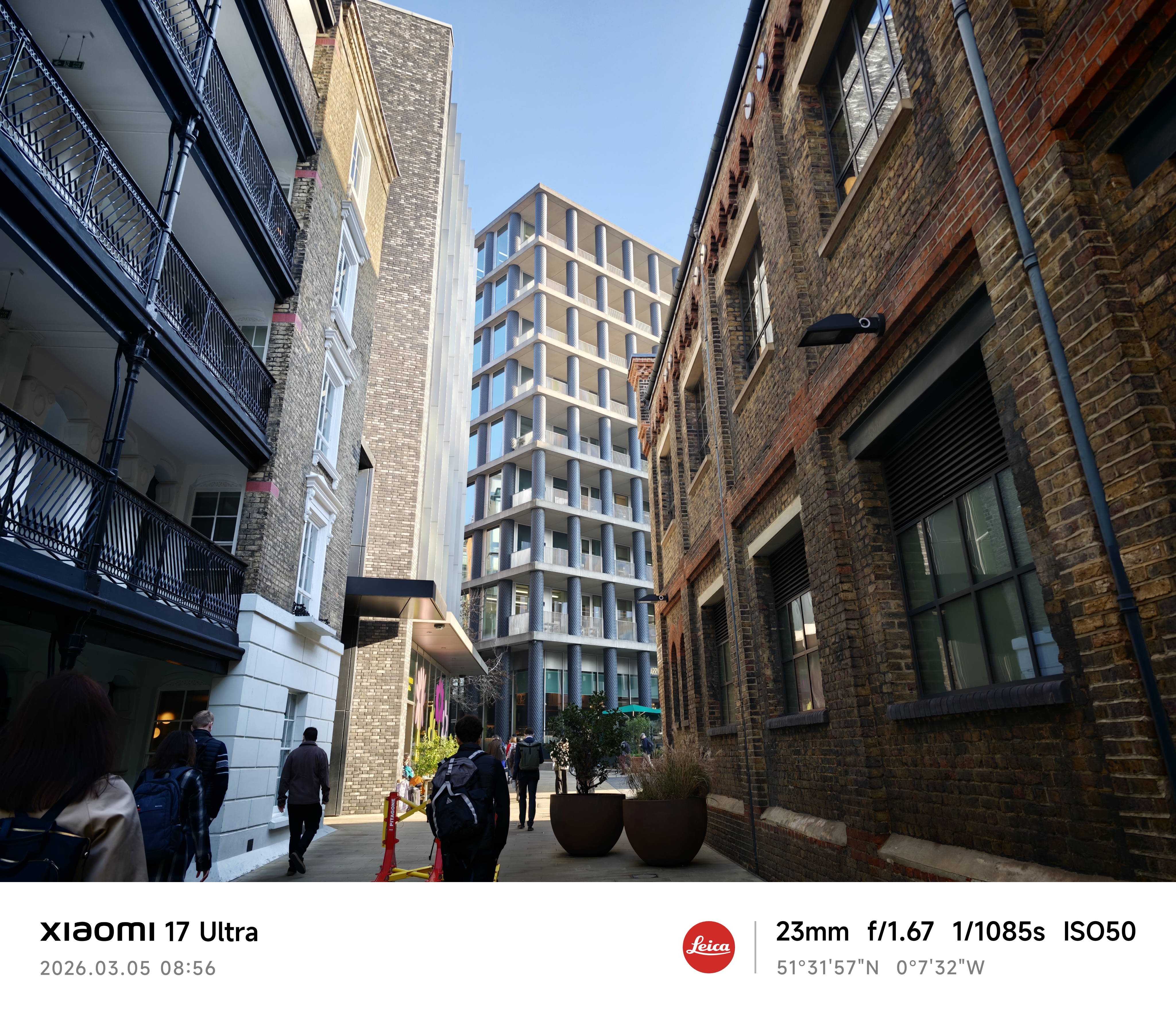 Xiaomi 17 Ultra camera sample architecture zoom 1x