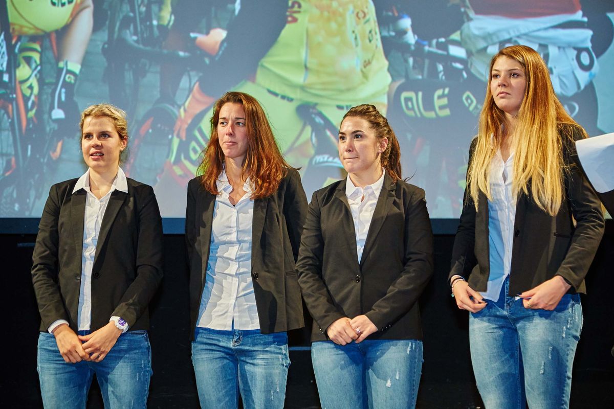 The Al&eacute; Cipollini squad at the team presentation in Verona.