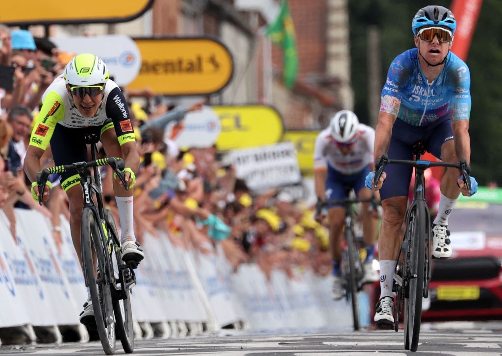 IntermarcheWantyGobert Materiaux teams Dutch rider Taco Van Der Hoorn L and IsraelPremier Tech teams Australian rider Simon Clarke R sprint to the finish line to win the 5th stage of the 109th edition of the Tour de France cycling race 1537 km between Lille and Arenberg Porte du Hainaut in northern France on July 6 2022 Photo by Thomas SAMSON AFP Photo by THOMAS SAMSONAFP via Getty Images