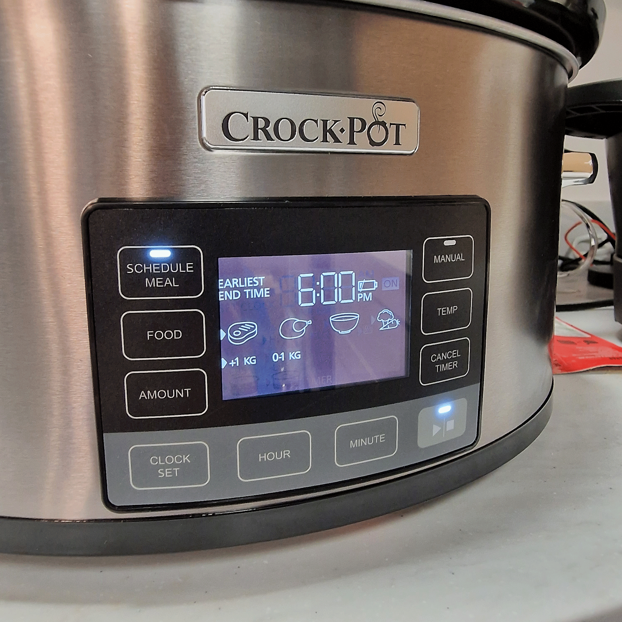 Sliver slow cooker with illuminated screen