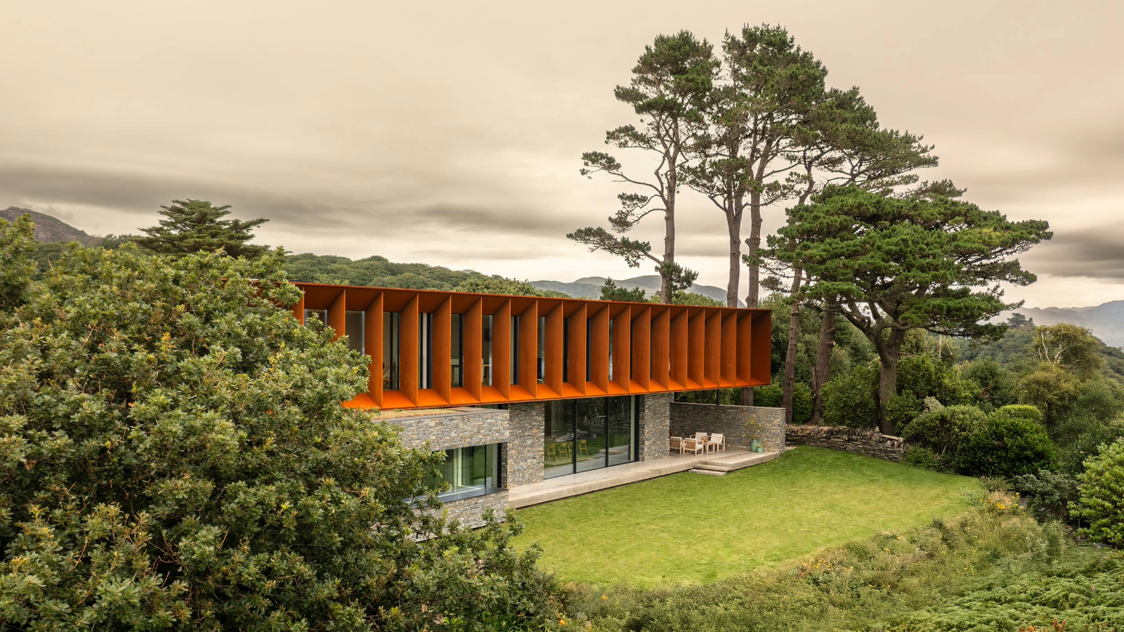 Porthmadog House, Wales, by Str&ouml;m Architects