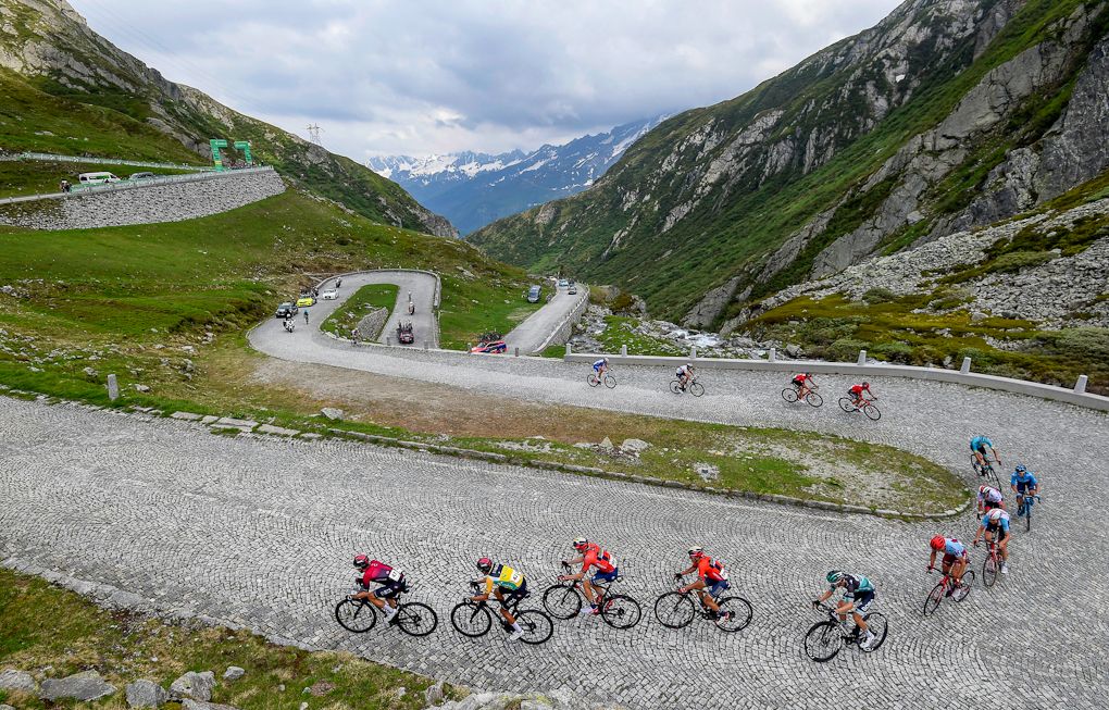 The yellow jersey group on the final climb during stage 7 at Tour de Suisse