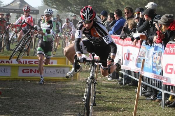 Mike Garrigan (La Bicicletta / J. Lindeberg) was first through the hurdles on lap one