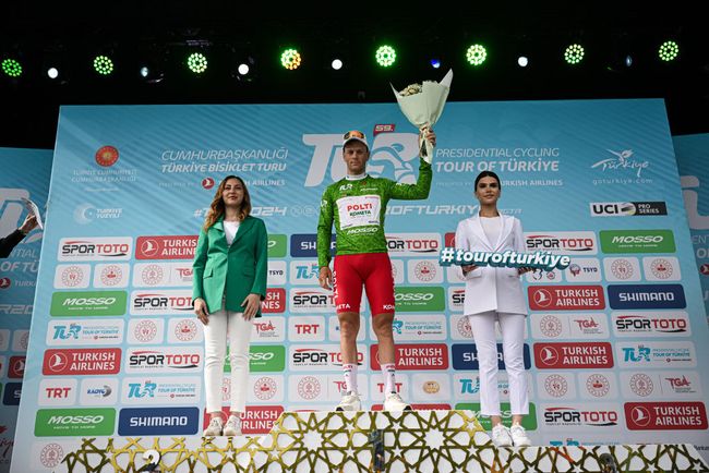 Giovanni Lonardi veste la maglia verde di leader della classifica (Getty Images)