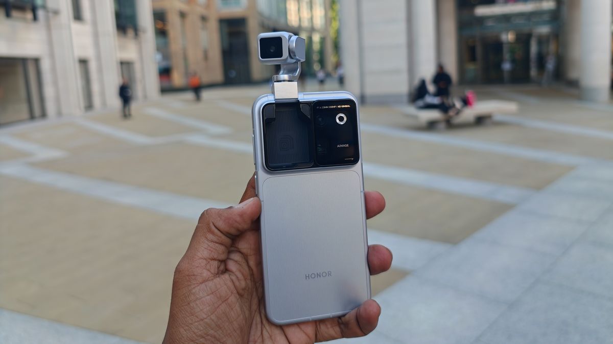 Hands on with the Honor Robot Phone with a 4DoF motorized retractable gimbal
