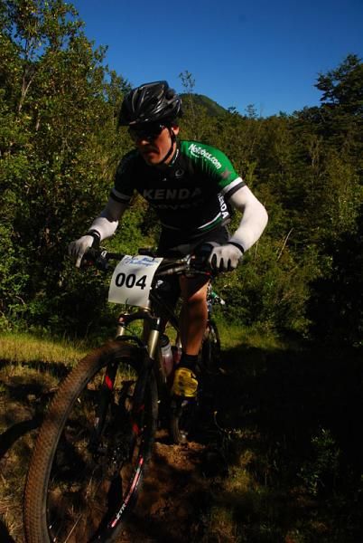 Michael Broderick (Kenda-Seven-No Tubes) won stage one with Mary McConneloug.