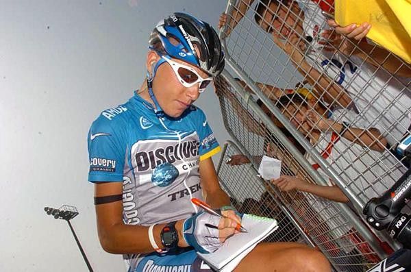 Janez Brajkovic (Discovery) signs an autograph