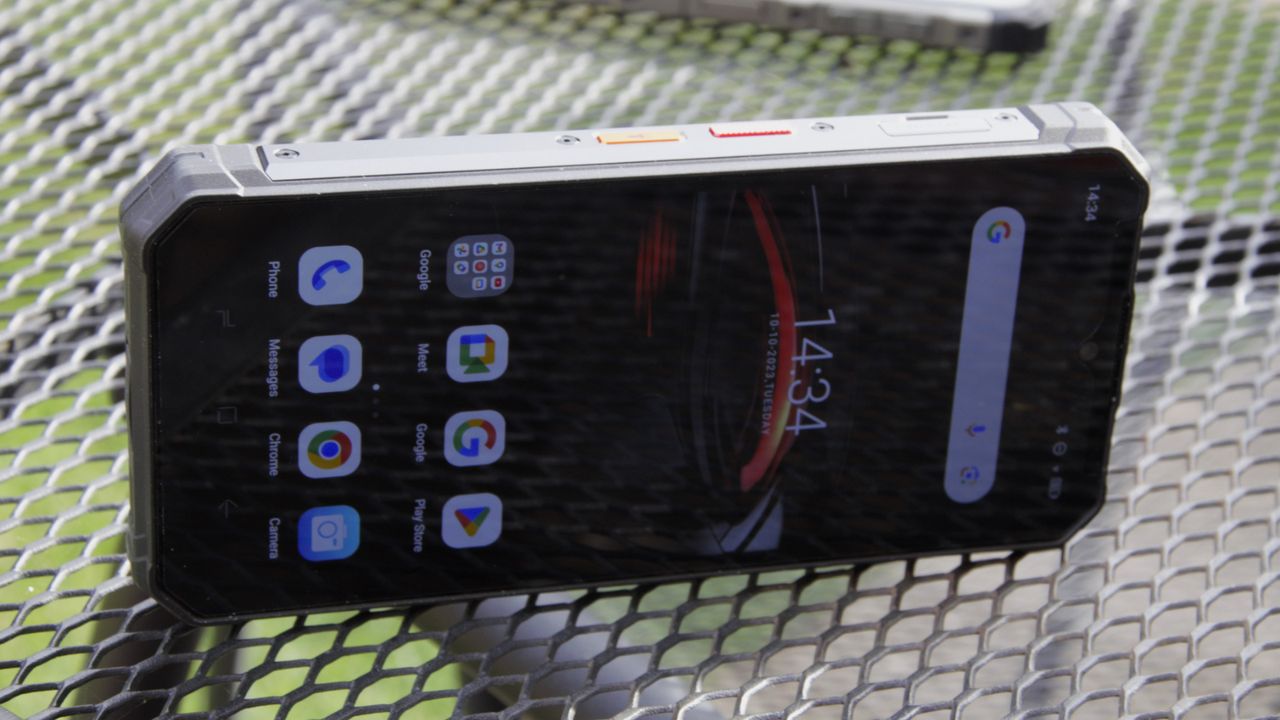 Fossibot F102 Rugged Phone