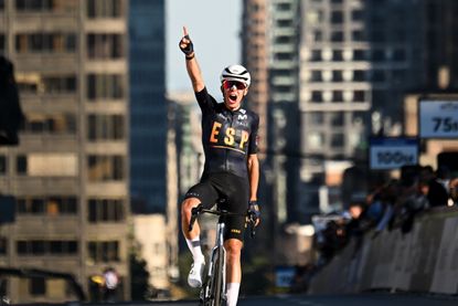 Picture by Chris Auld/SWpix.com - 24/09/2026 - Cycling - 2026 UCI Road World Championships - Montr&eacute;al, Canada - Men Junior Road Race - Benjamin Noval (Spain) celebrates winning to become World Champion