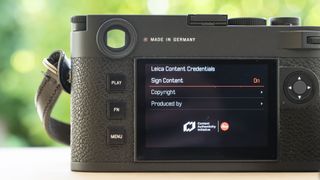 Leica M11-P rear screen with Content Credentials menu