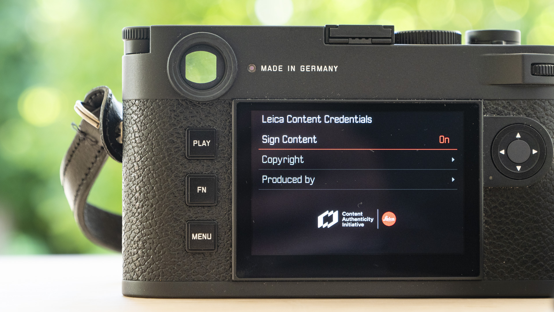 صفحه عقب Leica M11-P با منوی Content Credentials