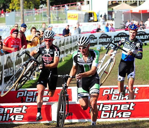 Jeremy Powers (Cyclocrossworld.com-Cannondale) leading at the barriers