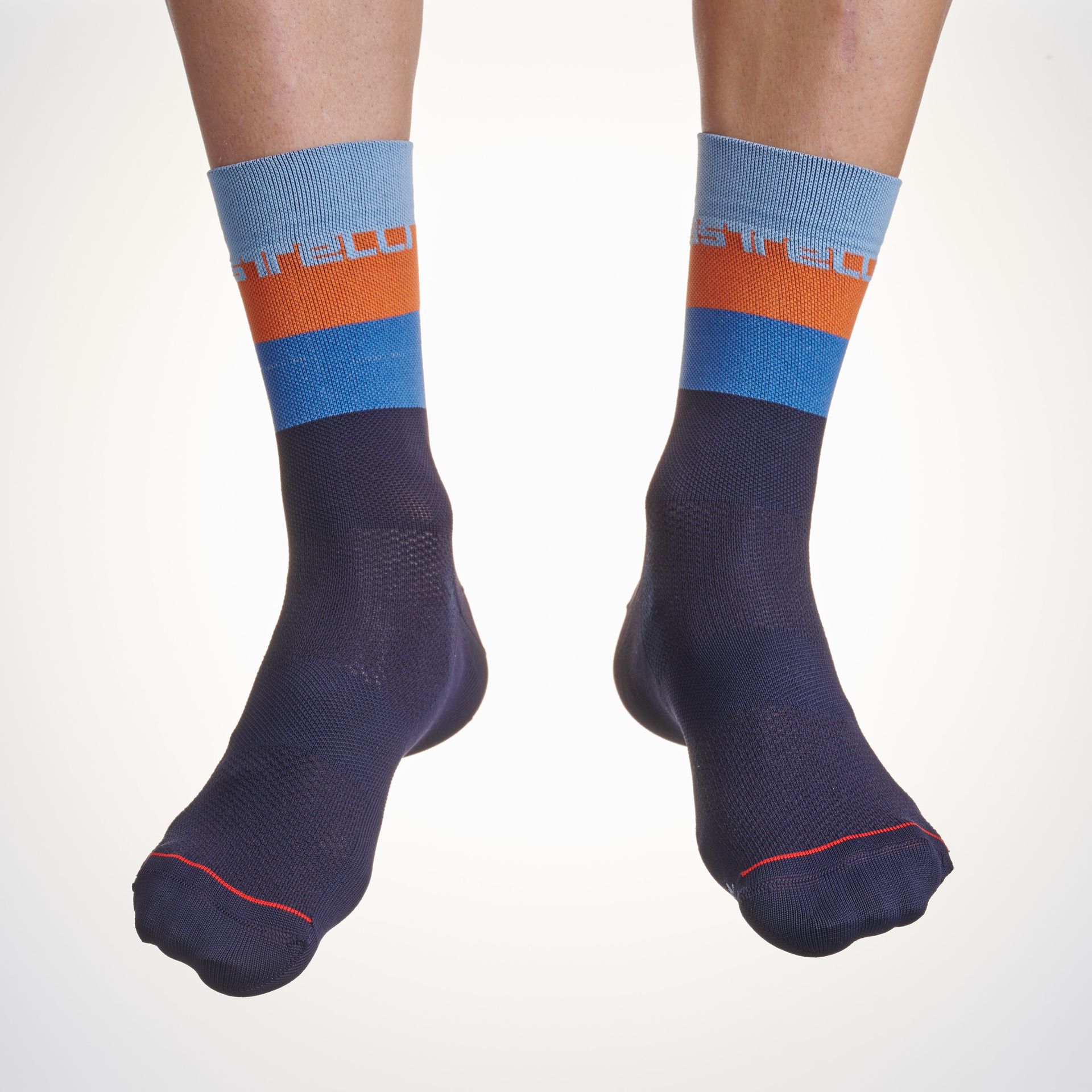 Male cyclist wearing the Castelli Blocco 15 cycling socks