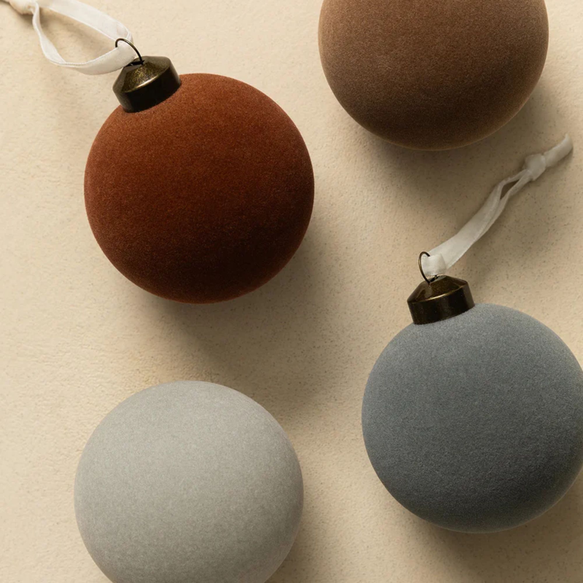 Velvet baubles in brown and gray shades