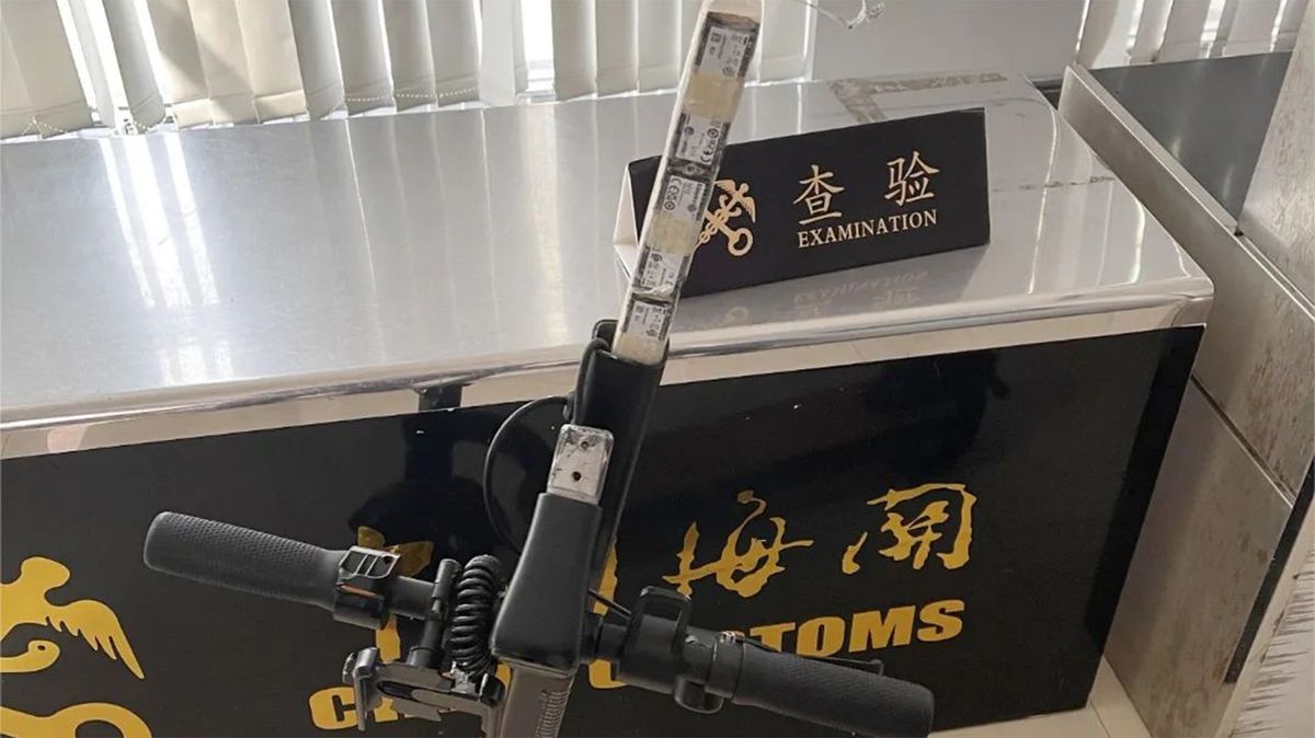 Qingmao Customs discovers an e-scooter filled with SSDs