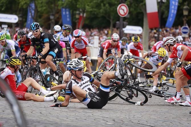 A crash on the final circuits in Paris