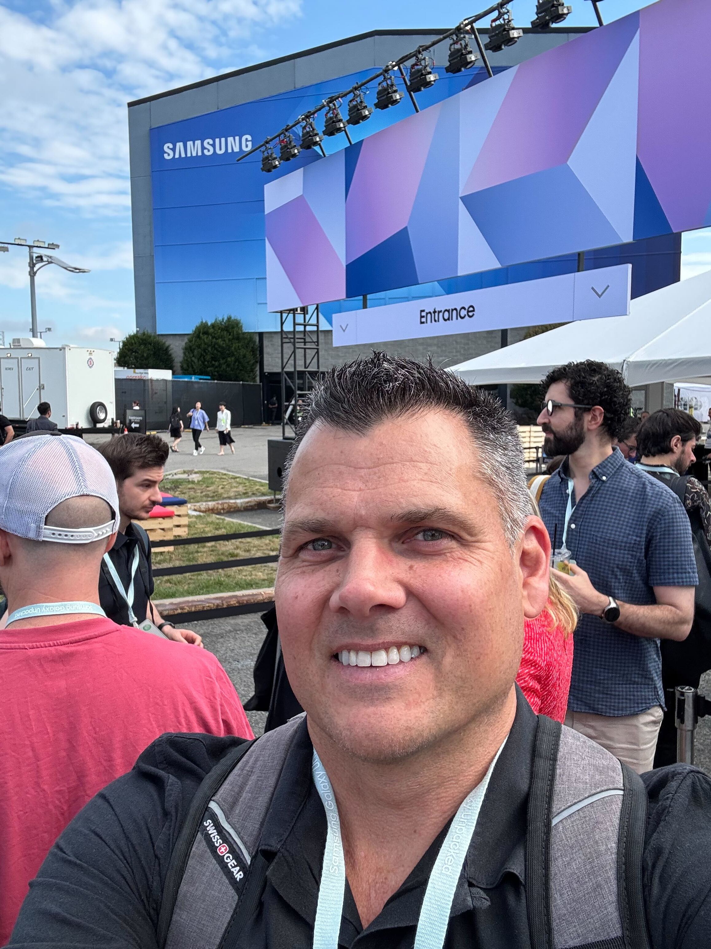 galaxy unpacked waiting in line