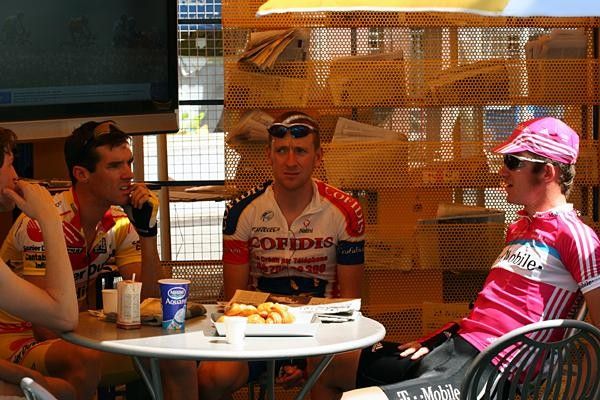 Anglo TT talk session - Cyclingnews' Brecht Decaluw&eacute; (far L) gets the low-down from three men in the know - (L to R) David Millar, Bradley Wiggins and Michael Rogers.