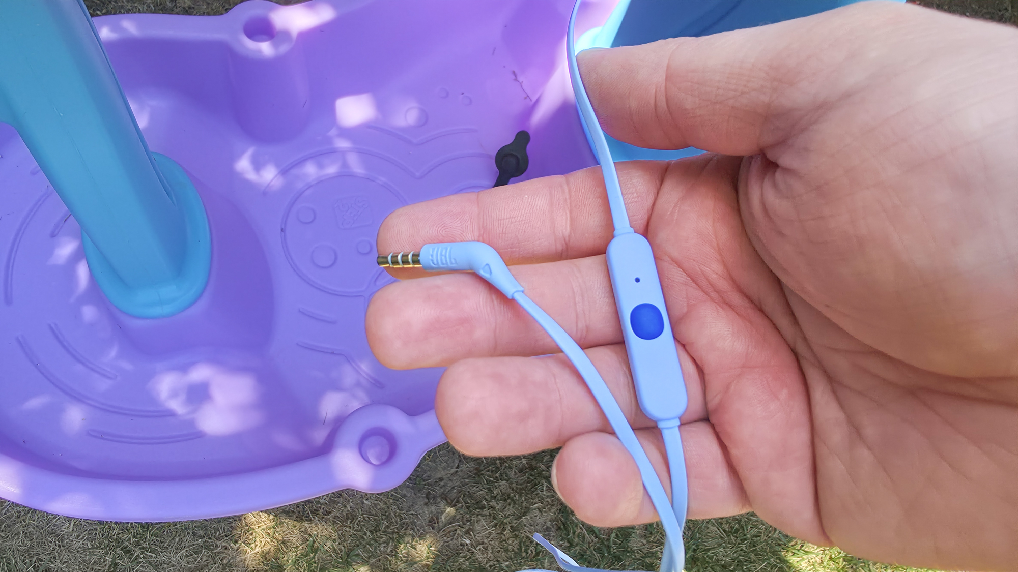 JBL Junior 320 kid headphones