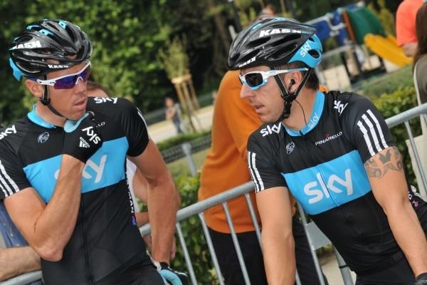 Mat Hayman and Russell Downing make a plan to win the race.