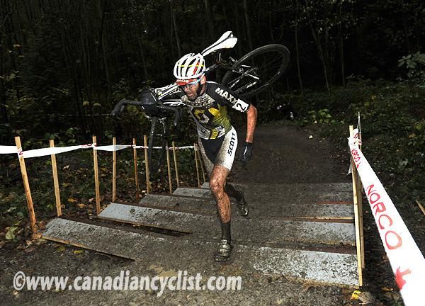 Geoff Kabush (Scott 3Rox) went to the front early in the race.