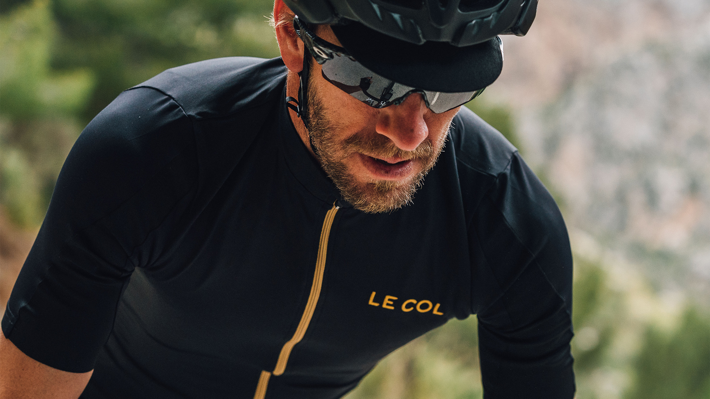 le col cycling apparel