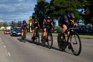 CANYON//SRAM Racing speeding to fourth place at the 42,5 km team time trial of the UCI Women's World Tour's 2016 Crescent Vårgårda Team Time Trial