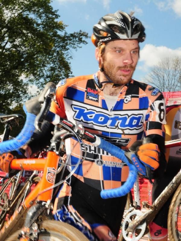 Erik Tonkin (Kona) sliced through the field on his first lap