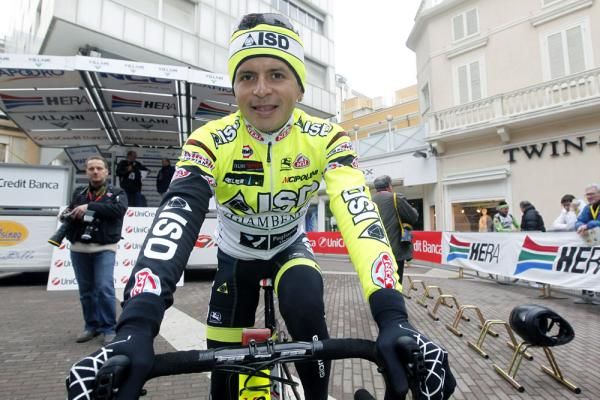 Jose Rujano (ISD-Neri) before the start