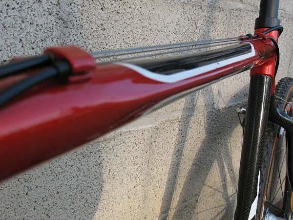 A flattened top tube increases shoulder comfort when carrying the bike uphill and over barriers.
