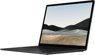 Åben Surface Laptop 4 på hvid baggrund