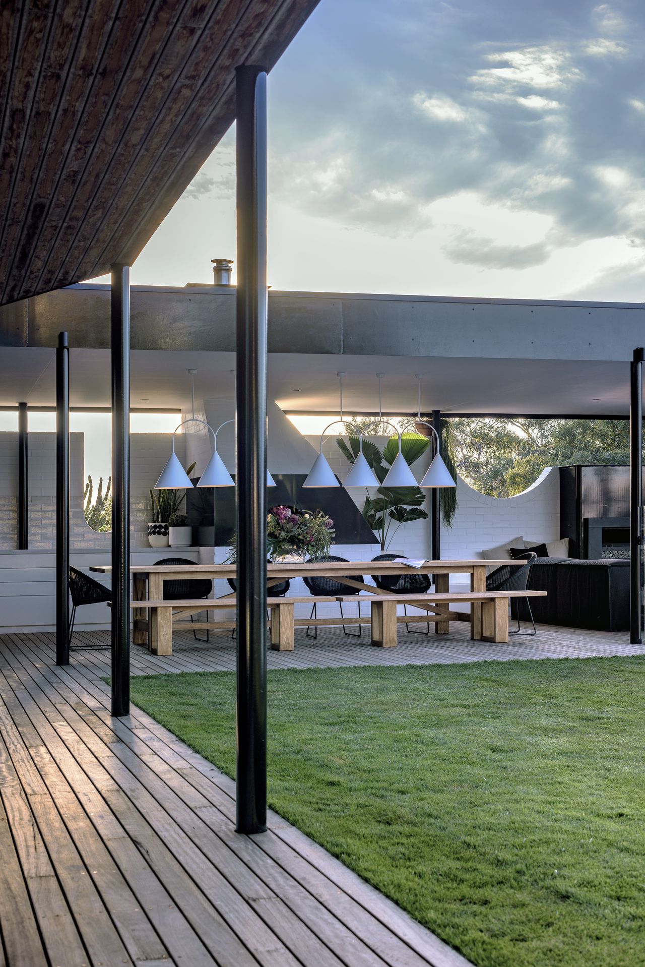 11 outdoor dining lighting ideas to last into the evening | Livingetc
