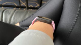 Fitbit Inspire 3 on wrist, side view, showing gaps where body and strap meet