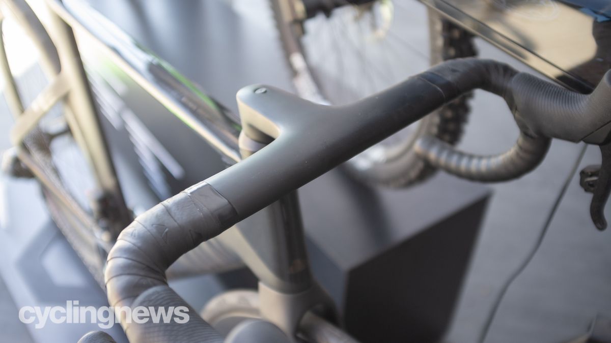 Canyon Aeroroad updated handlebars