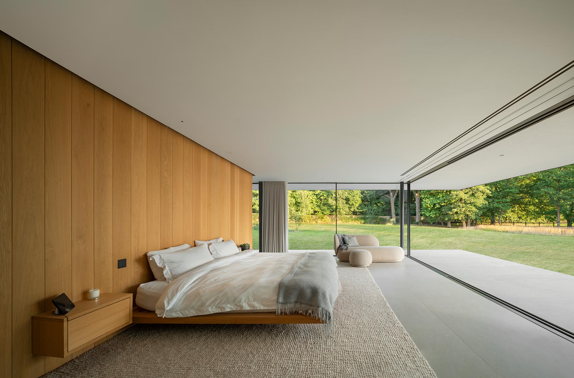 meadow house, a modernist inspired pavilion like house structure in the flat English countryside