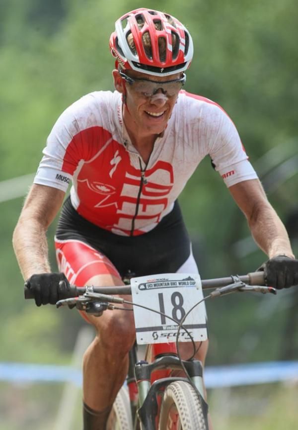 Max Plaxton (Can Specialized) sits two places off the podium and is fighting to get on.