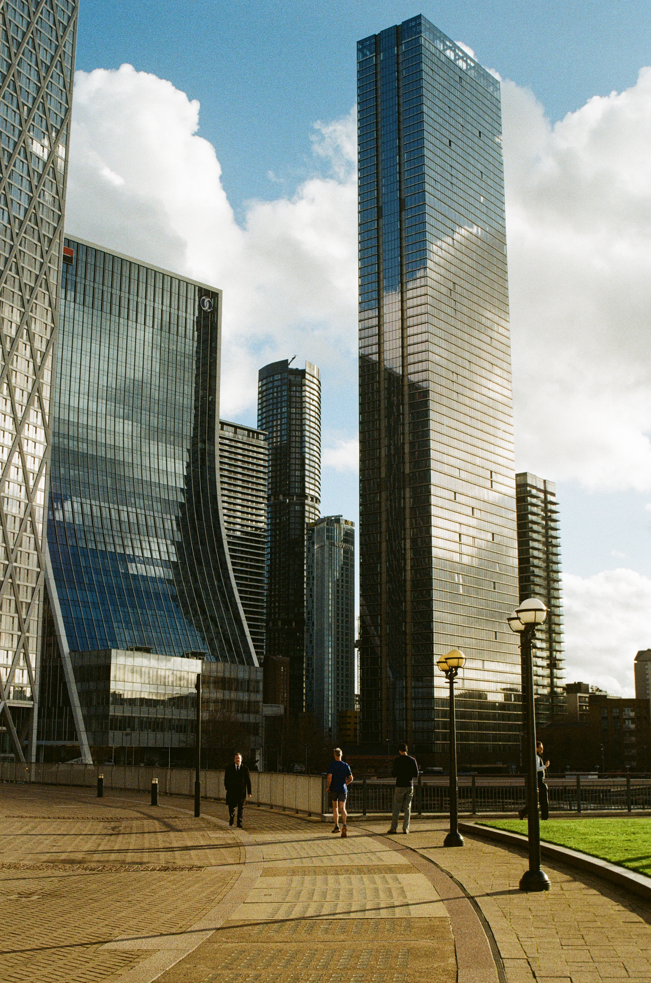 Sample photograph of Kodak Kodacolor 200 showing people running and walking beneath extremely tall buildings of London's Canary Wharf