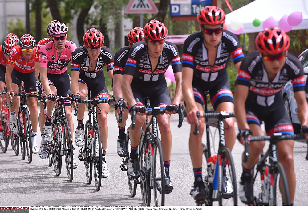 Giant Alpecin lead the race, stage 5 Giro d'Italia
