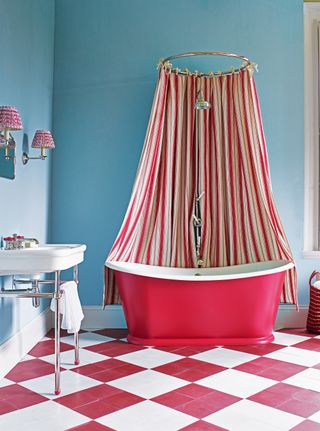 bathroom with blue walls and red bath and chequered floor