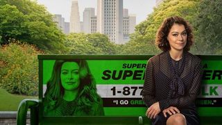 Tatiana Maslany spelar She-Hulk i serien She-Hulk: Attorney at Law