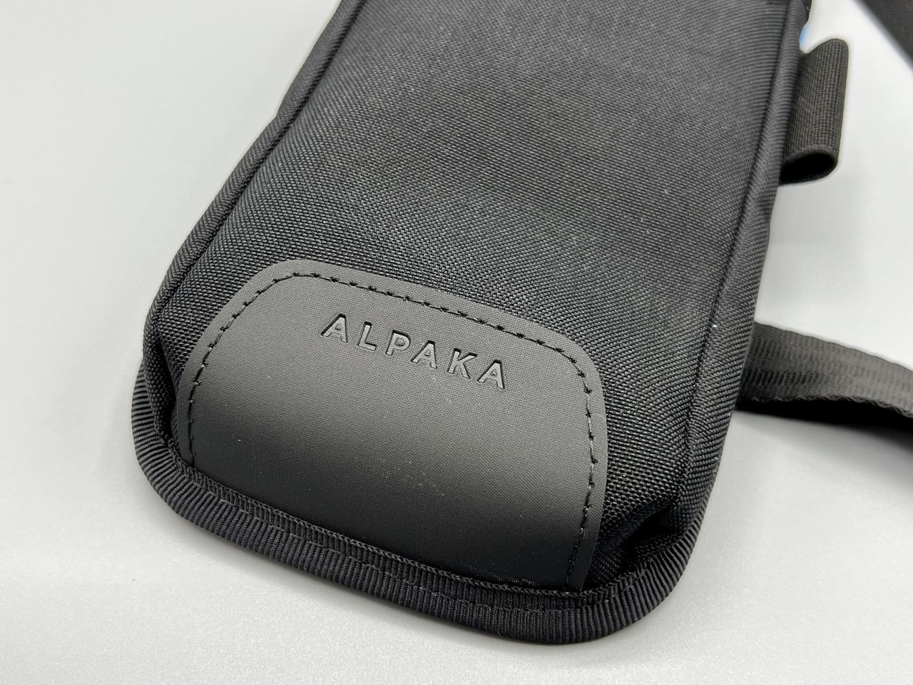 Alpaka Modular Phone Sling Logo