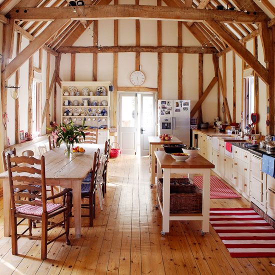 Country Homes & Interiors takes a tour round this cosy cottage in ...